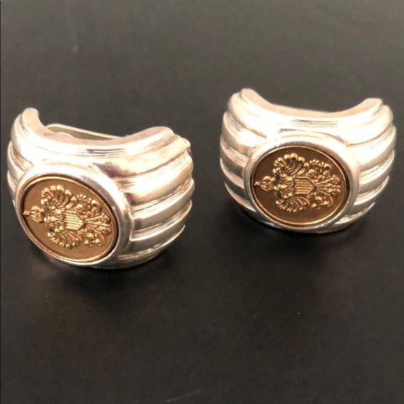 VINTAGE SILVERTONE & GOLDTONE CREST COIN EARRINGS - Picture 16 of 16